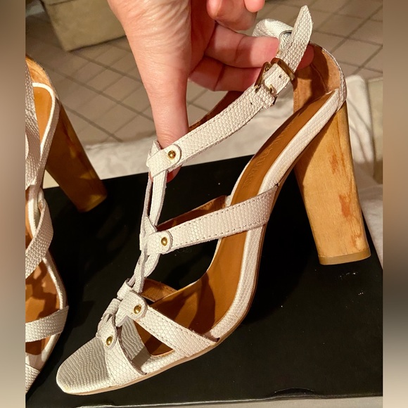 WHITE STRAPPY LEATHER SANDALS  HEELS — NEW — SIZE 8 - Picture 5 of 17